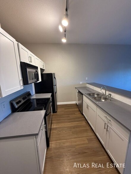 Building Photo - 15475 E Andrews Dr