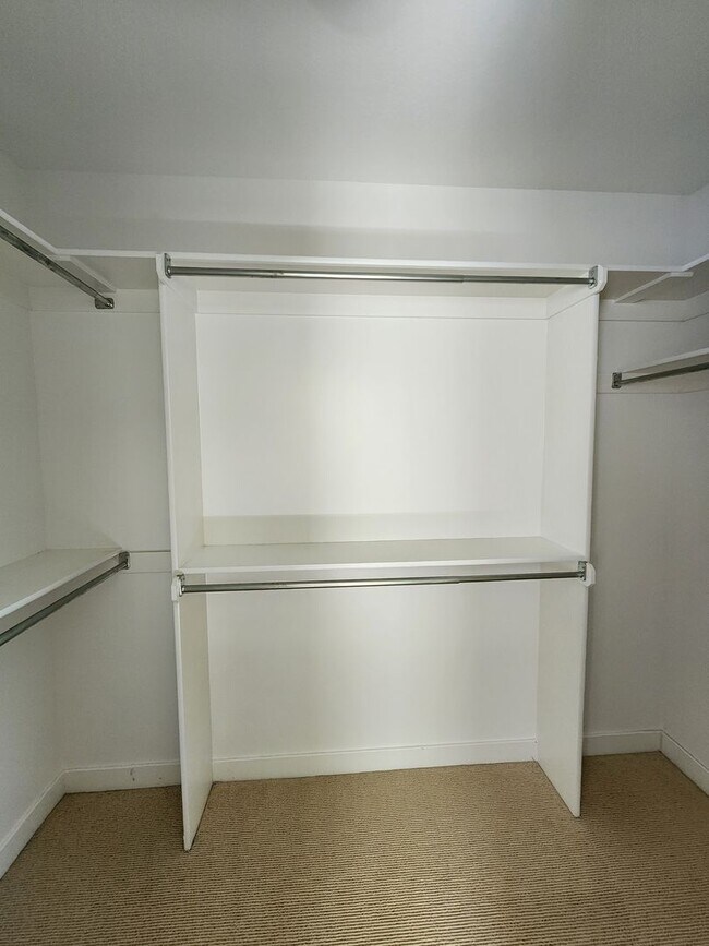 Building Photo - Luxury! 4 bdrm 3.5 bath HOUSE w/ Views! 2 car garage!