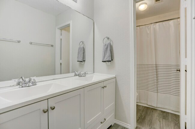 Building Photo - 7107 Thannas Way