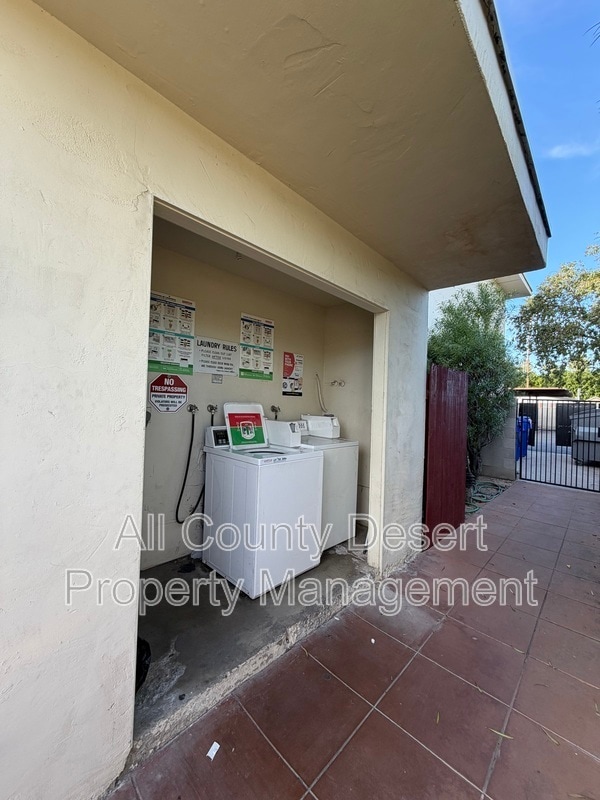 Building Photo - 550 El Cielo Rd