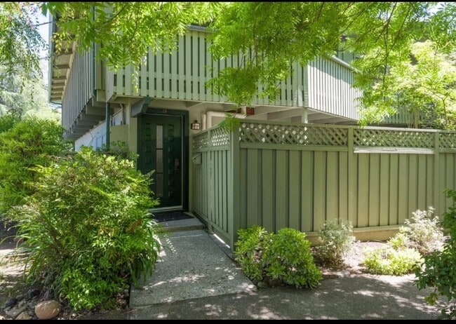 Primary Photo - Beautiful 2 bed 1 bath end unit condo/town...