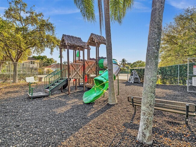 Building Photo - 4807 SW 34th Ave
