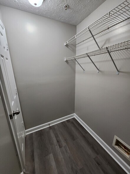 Building Photo - 330 Bubble Creek Ct
