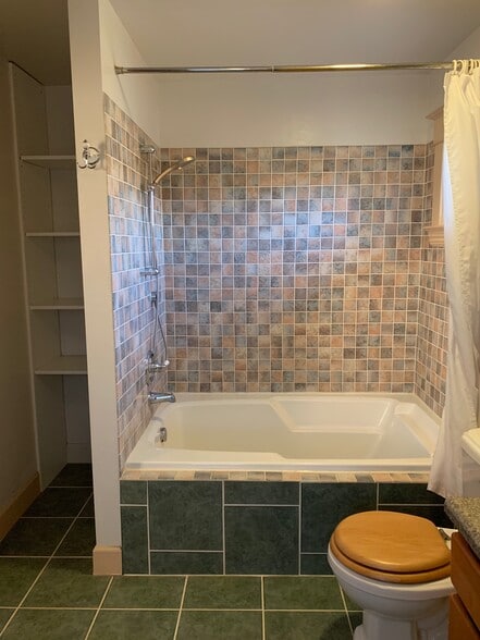 2nd floor bathroom soaking tub and built in shelves - 4054 NE Rodney Ave
