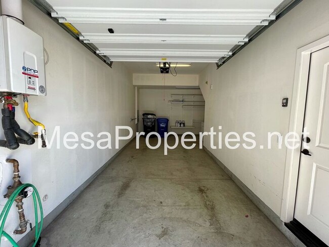 Building Photo - 8870 Camphor Ave