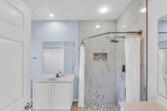 Building Photo - 1864 S Dovetail Dr