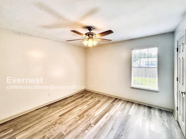 Building Photo - 213 McLaurin Dr