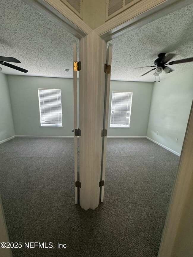 Building Photo - 454 Sherwood Oaks Dr