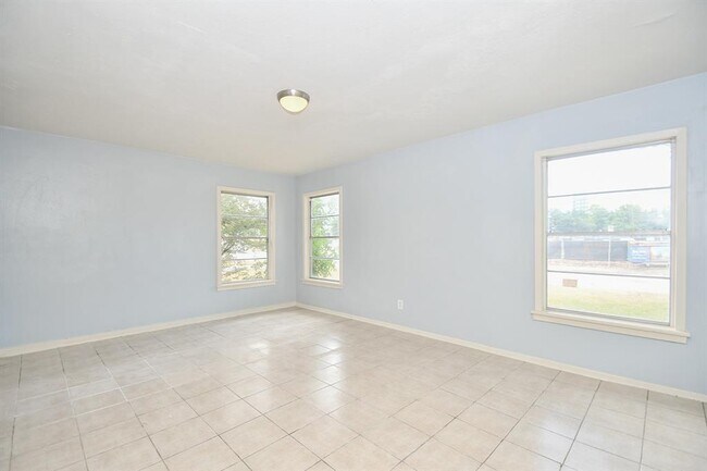 Building Photo - 1911 Wyndale St