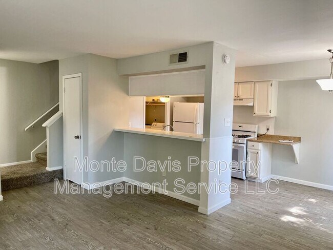 Building Photo - 1312 Southport Dr