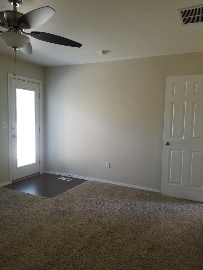 Building Photo - 350 S Kestrel Pl