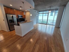 Building Photo - 44 Peachtree Pl NE