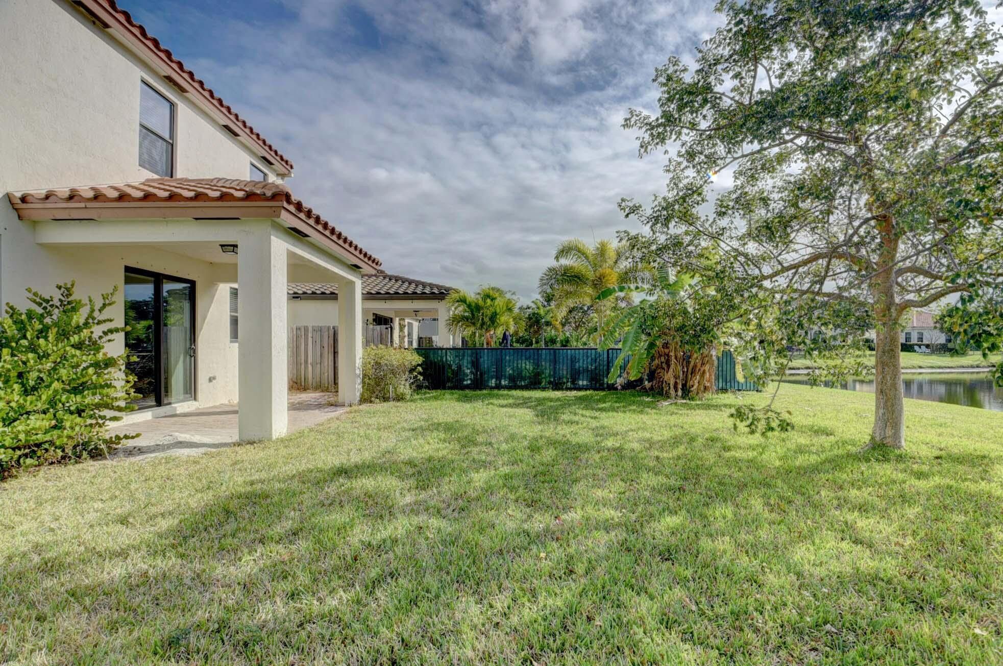 Building Photo - 8834 Willow Cove Ln
