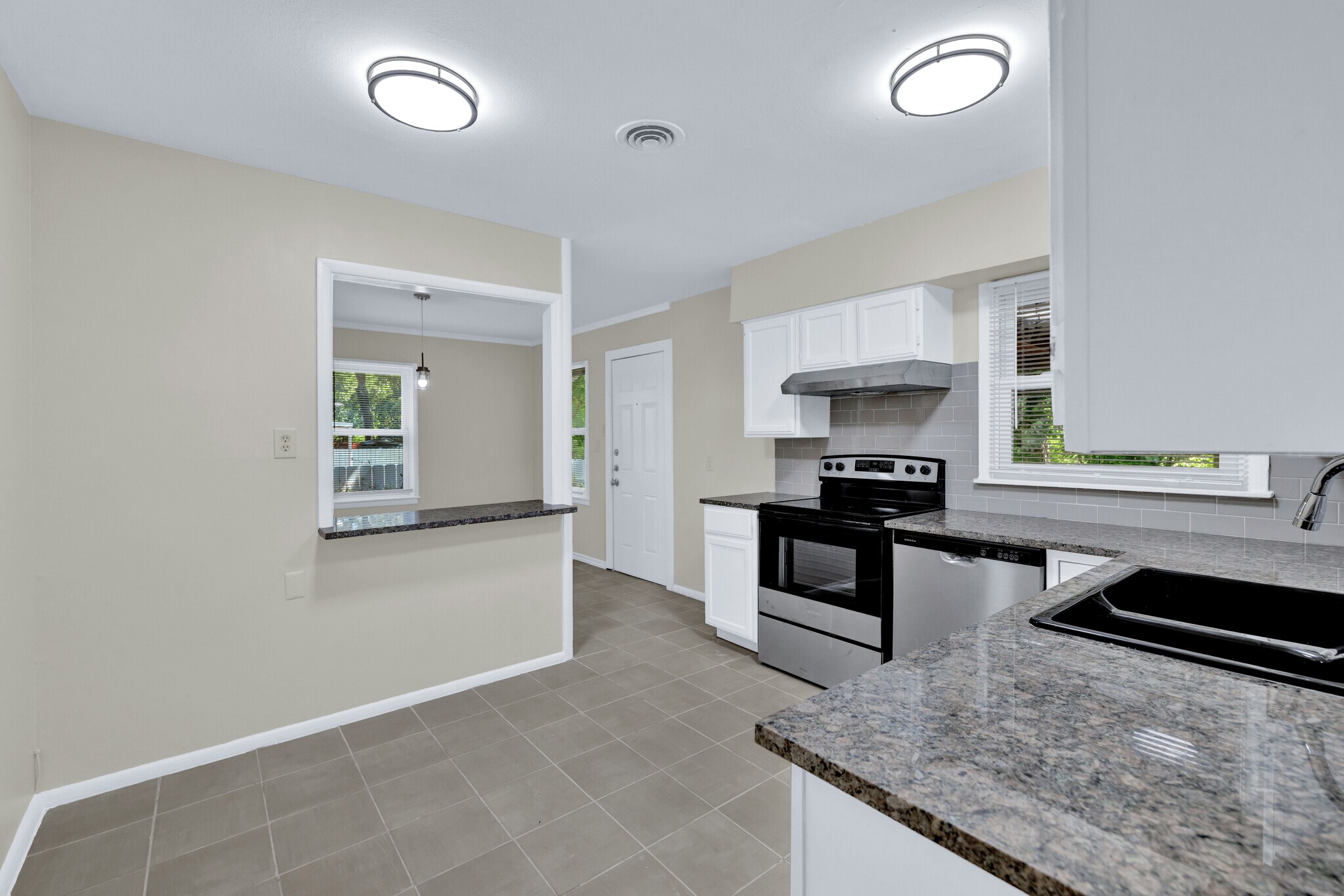 Building Photo - 4014 Sun Valley Dr
