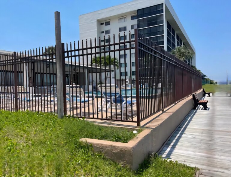 Building Photo - 250 S Sykes Creek Pkwy