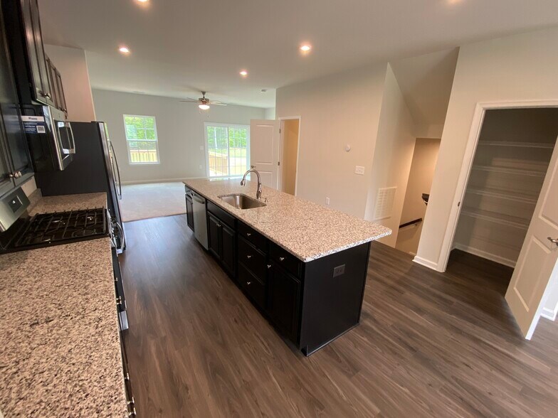 Building Photo - 4843 Randall Rd