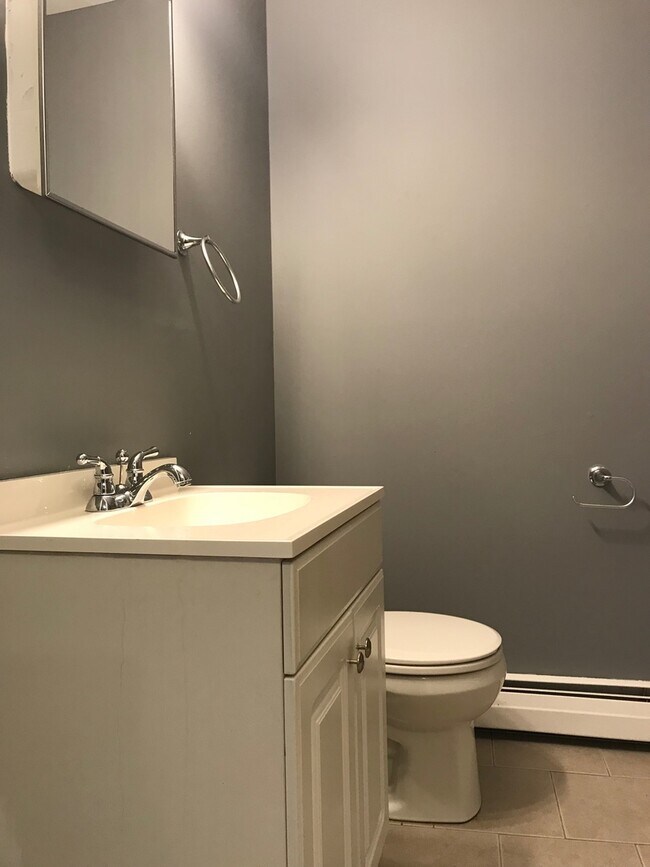 Building Photo - 32 Truman St