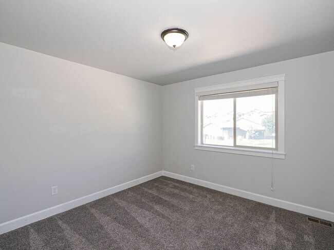 Building Photo - 1239 SilverCrest Dr