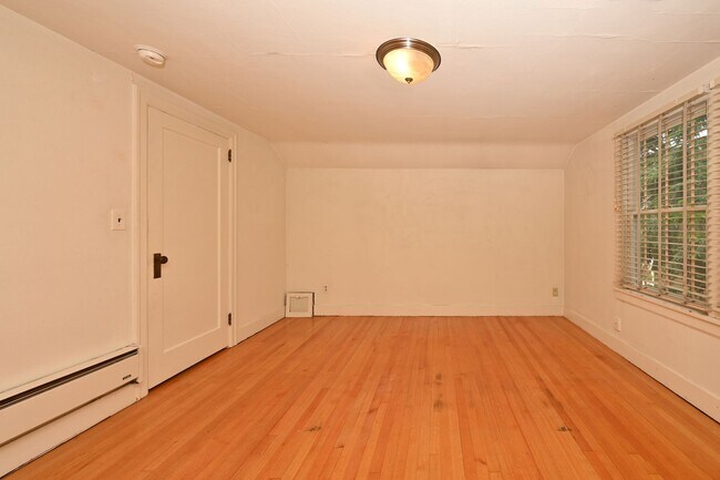 Building Photo - 1509 10th Ave W