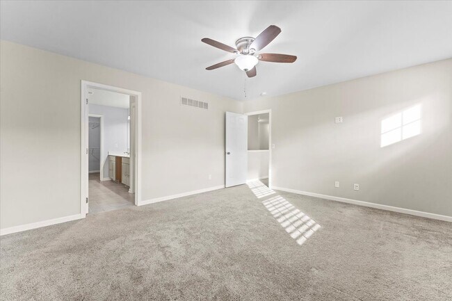 Building Photo - 928 Leafdale Dr