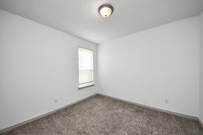 Building Photo - 3014 Jackmans Diamond