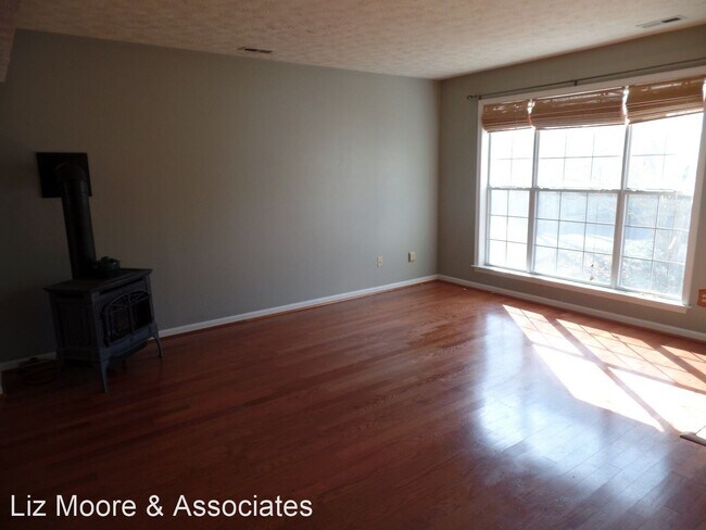 Building Photo - 3 br, 1.5 bath House - 934 Pheasant Run