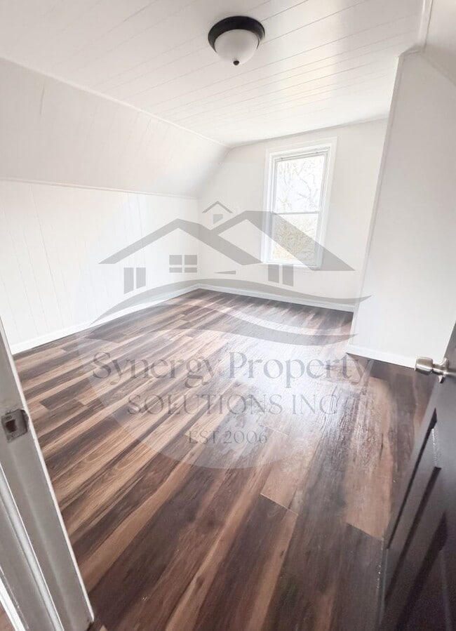 Building Photo - Madison Home