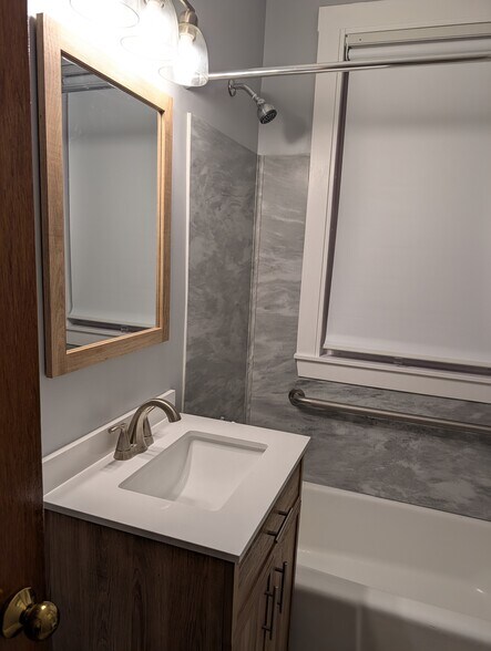 Bathroom - 4 Rutland St