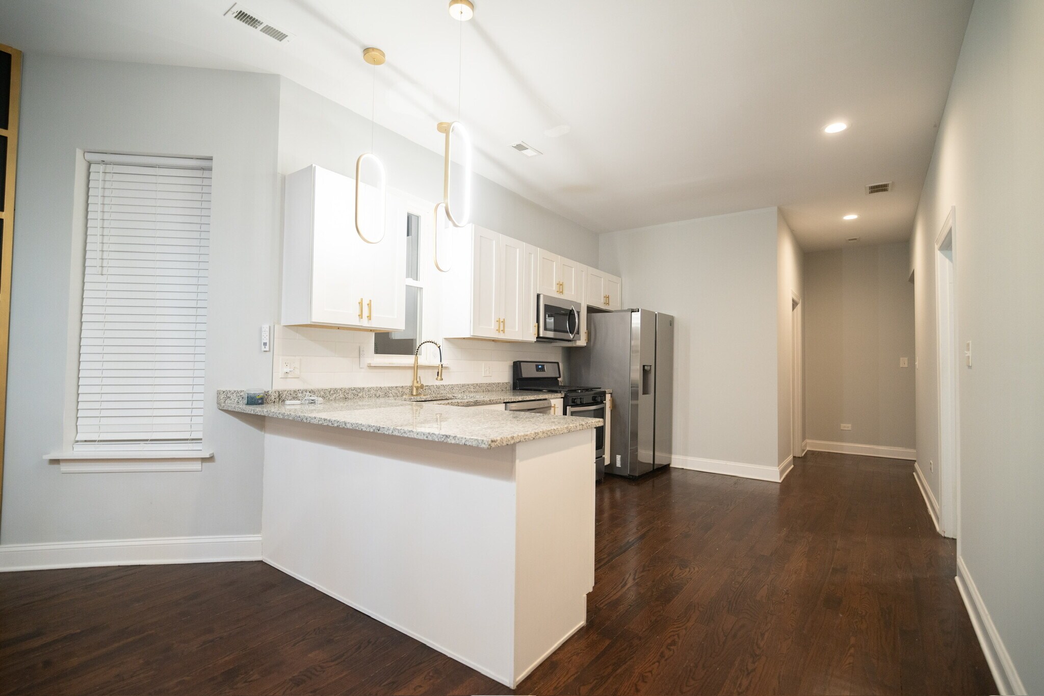 Building Photo - 7522 S Langley Ave