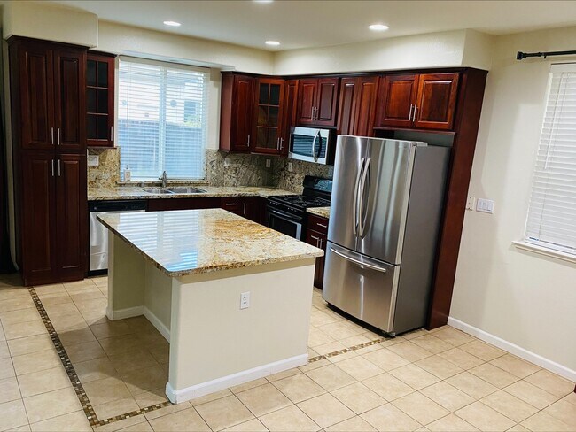 Building Photo - 1651 Pala Ranch Cir