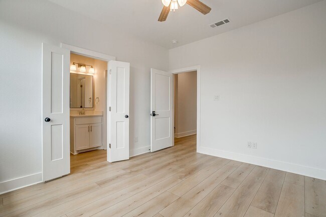 Building Photo - 2811 Forest Park Blvd