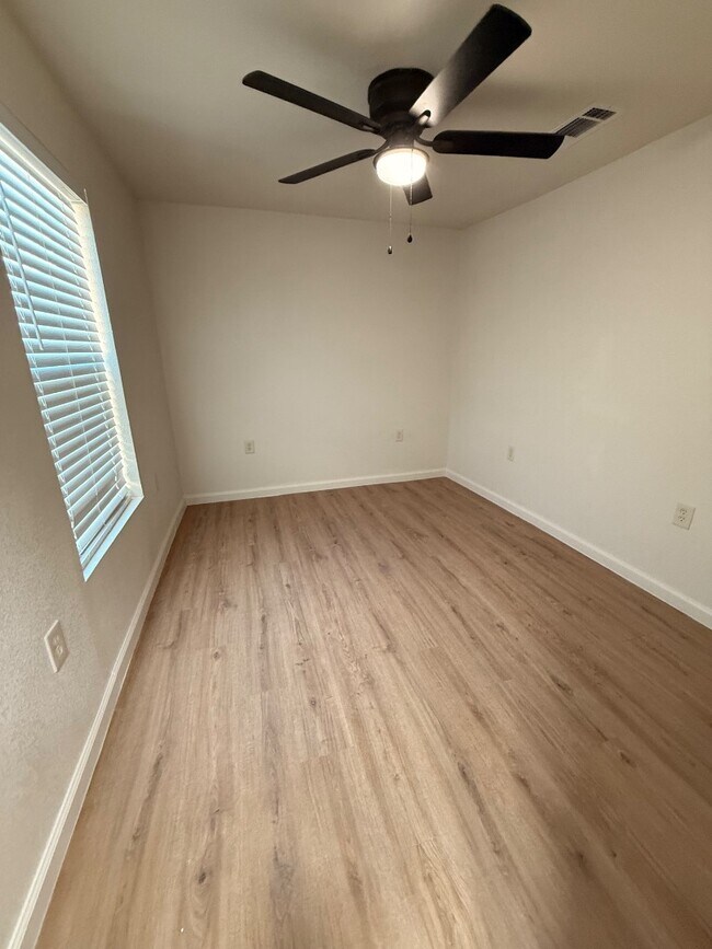 Building Photo - 4200 Gram Ln