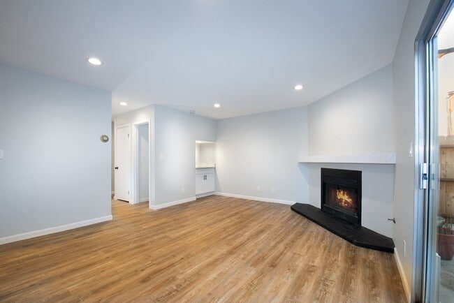 Building Photo - Fully Remodeled Townhouse in Gated Gardena...