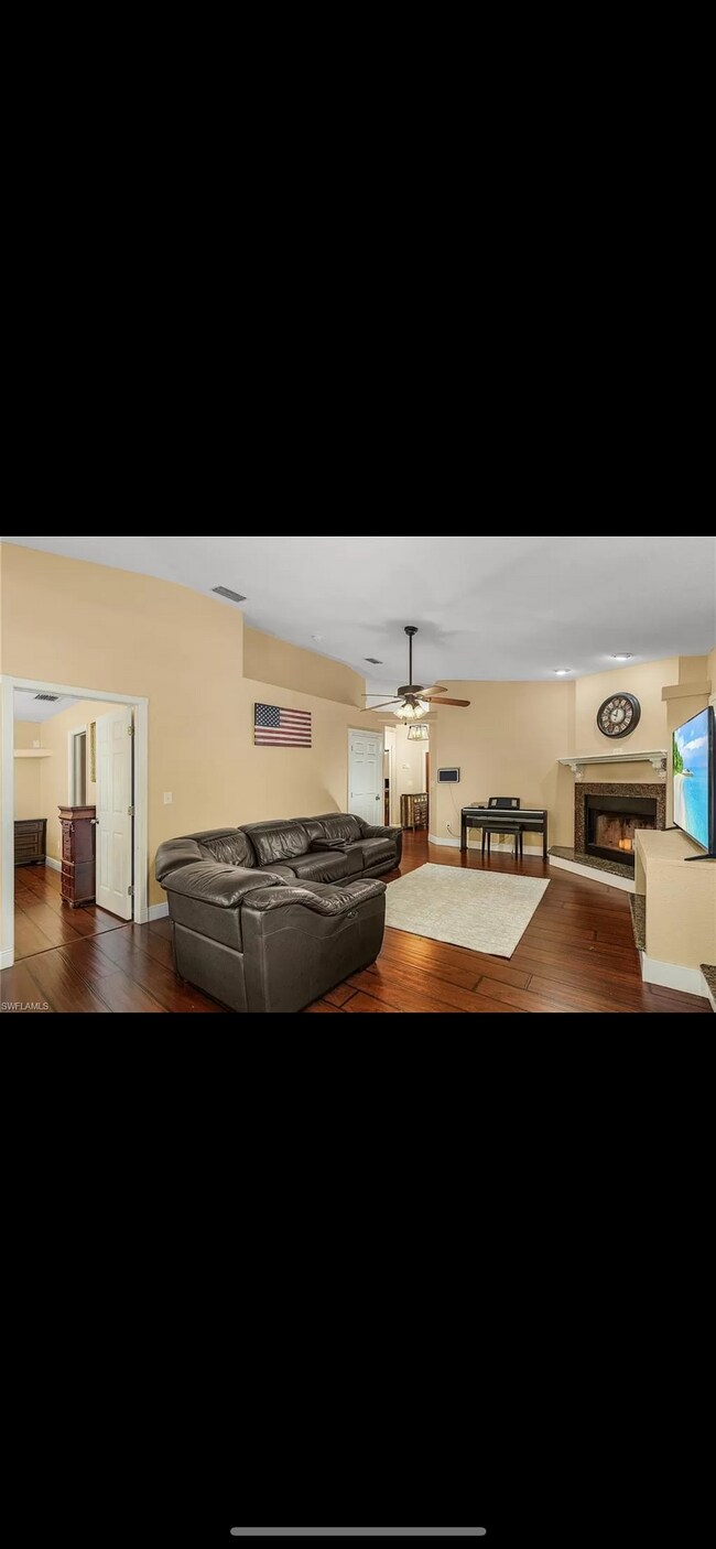 Building Photo - 403 SW 3rd Ct