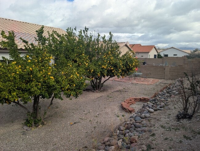 Building Photo - Great eastside location Pet friendly