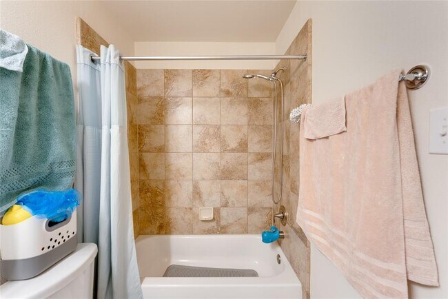 Building Photo - 6047 Wesley Manor Ct