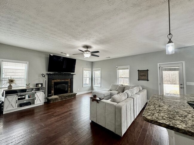 Building Photo - 9583 Yarbrough Rd