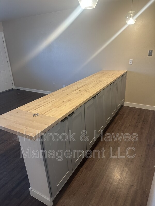 Building Photo - 540 Irish Dr