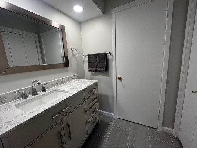 Building Photo - Available Now! 2-Bedroom, 2-Bath Condo in ...