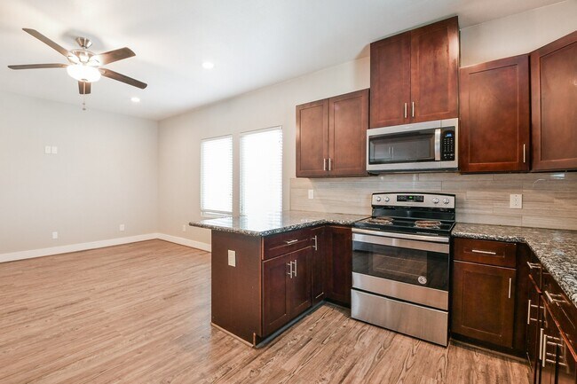 Building Photo - 3249 Dixie Dr