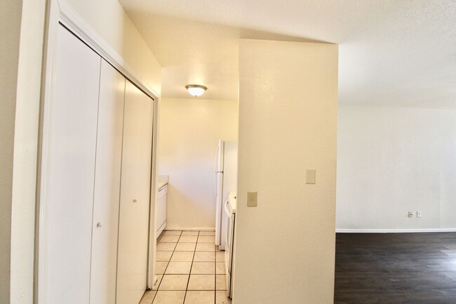 Building Photo - 2336 Heatherfield