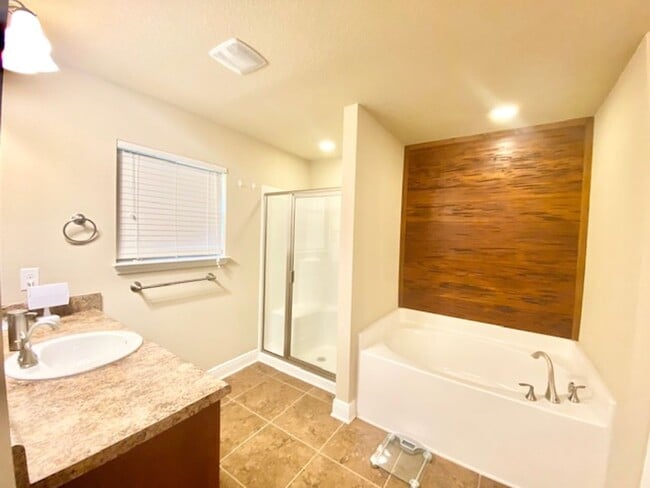 Building Photo - 6040 Trestle St