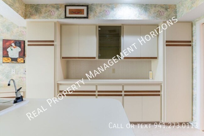 Building Photo - 534 Warwick Ln