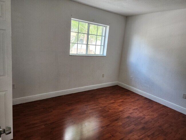 Building Photo - 8561 SW 109th Ave