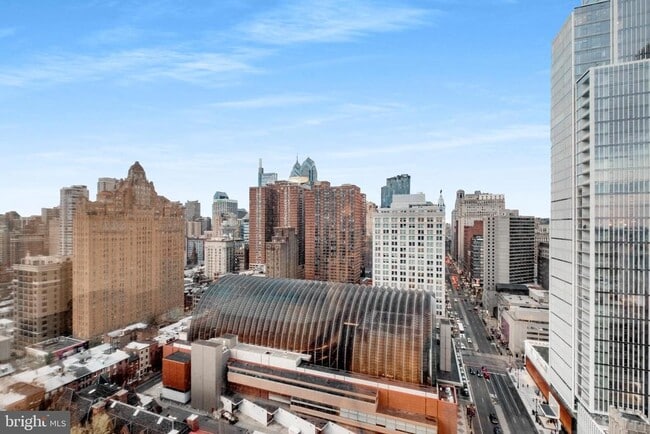 Building Photo - 400 S Broad St