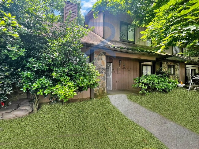 Building Photo - 5802 Trent Walk Dr