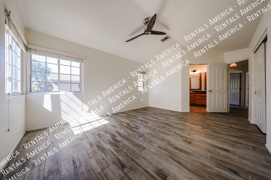 Building Photo - 1140 N Cambridge St