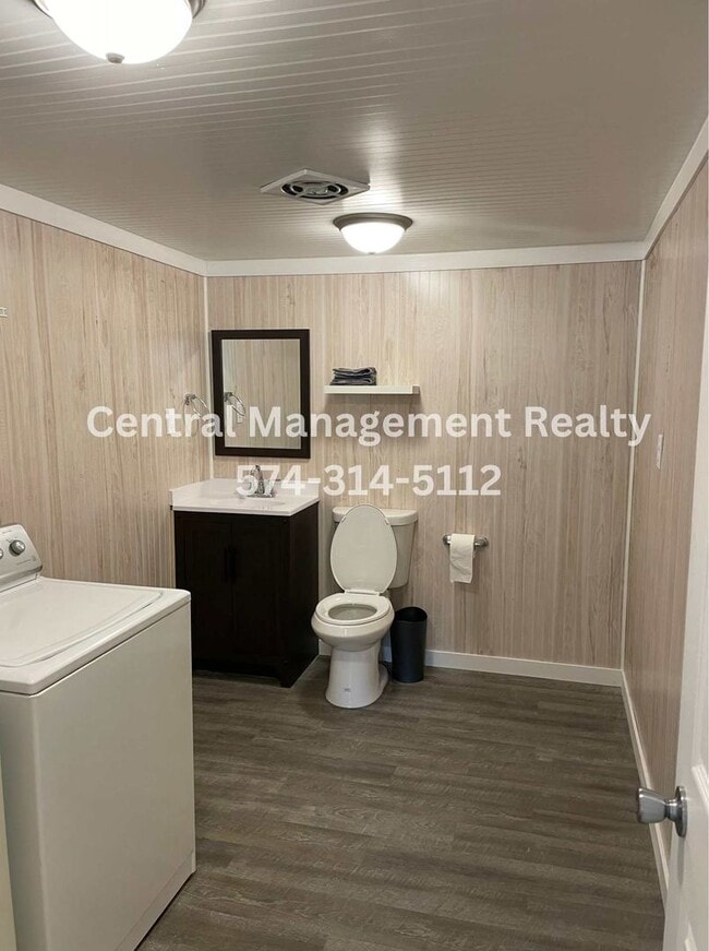 Building Photo - Updated 3 bedroom 1.5 bath home close to Notre Dame