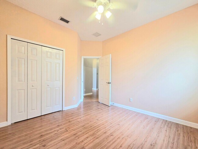 Building Photo - 337 Coral Beach Cir
