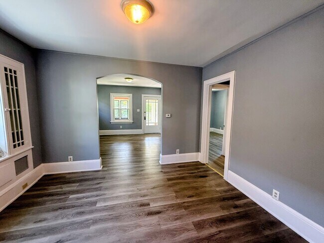 Building Photo - Two bedroom one bathroom single level home for rent